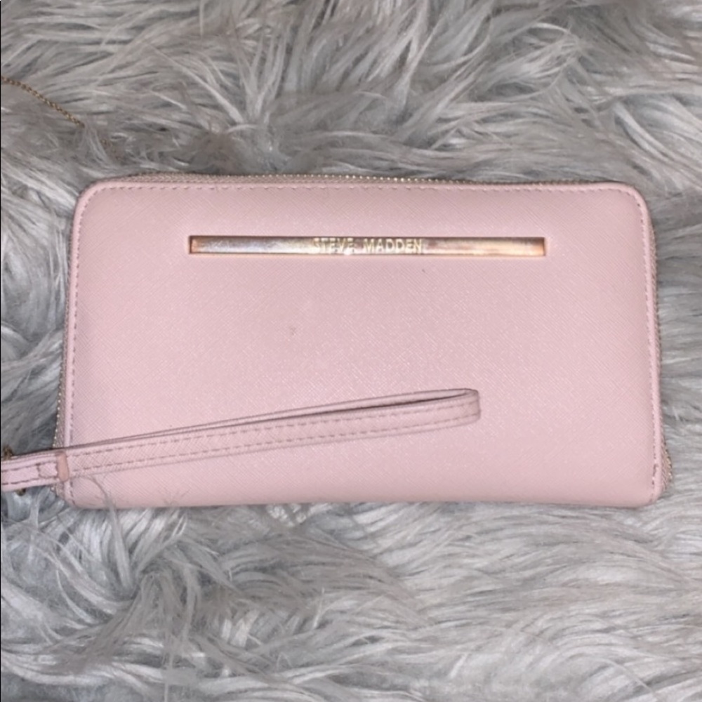 Steve Madden Wristlet